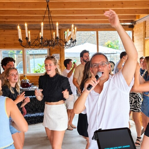 Singer (male) Brielle  (NL) Dutch Singer Silvester – Folk Singer