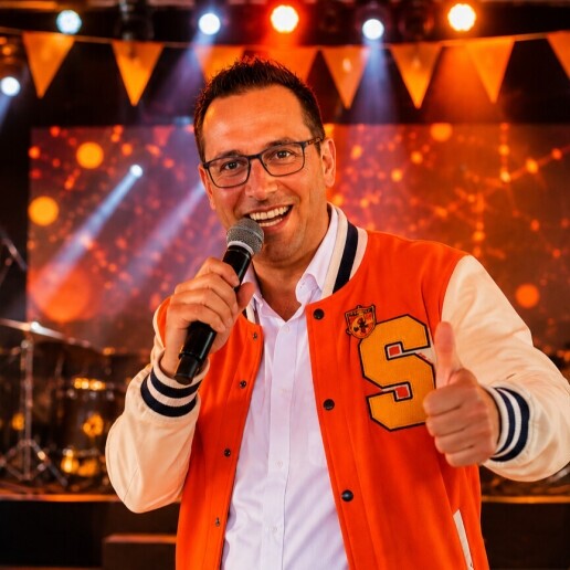 Singer (male) Brielle  (NL) Dutch singer Silvester - Folk singer