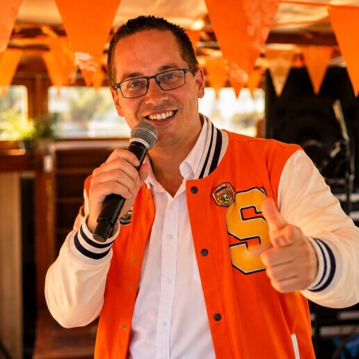 Singer (male) Brielle  (NL) Dutch singer Silvester - Folk singer