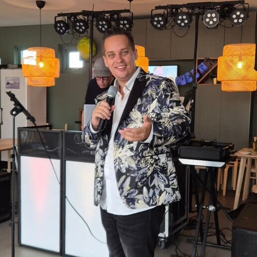 Singer (male) Brielle  (NL) Dutch singer Silvester - Folk singer