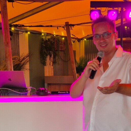 Zanger Brielle  (NL) Volkszanger Silvester incl. Geluid!