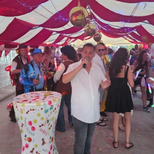 Zanger Brielle  (NL) Volkszanger Silvester - incl. Geluid!