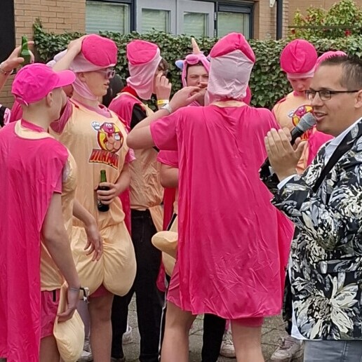 Zanger Brielle  (NL) Volkszanger Silvester incl. Geluid!