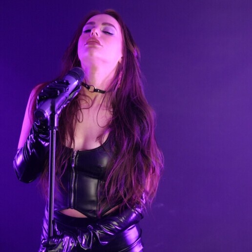 Singer (female) Amersfoort  (NL) Dua Lipa Tribute- Tape Act with Dancers
