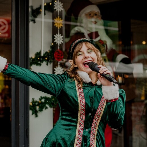 Singer (female) Geleen  (NL) Eve de zingende Kerstelf