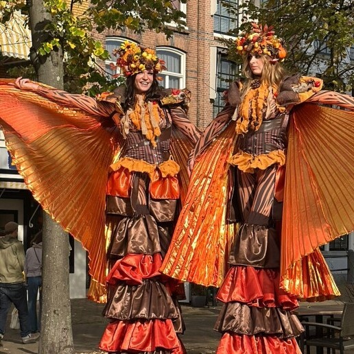 Actor Beesd  (NL) Stilt act - The falling leaves