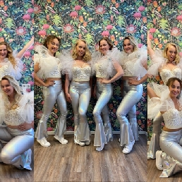 Dansgroep Beesd  (NL) Danseressen - Choreo act jaren 70 GREASE