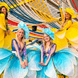 Actor Beesd  (NL) Stilt act - Big flowers