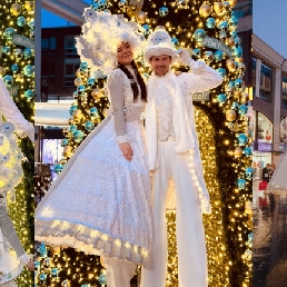 Actor Beesd  (NL) Winter wonderland trio / stilt act