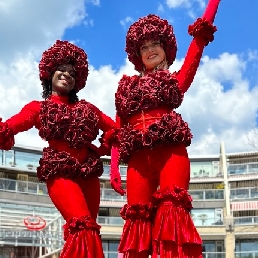 Actor Beesd  (NL) Stilt act - Red roses