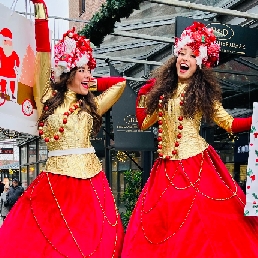 Actor Beesd  (NL) Stilt act - Christmas shopping ladies