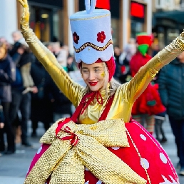 Animatie Beesd  (NL) Levende Kerstbal met kerstelf