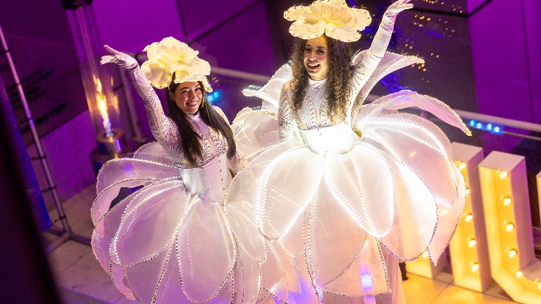 Stilt act - Ice flowers