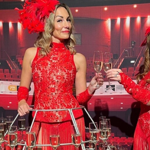 Animatie Beesd  (NL) Champagne jurk - Lady's in red