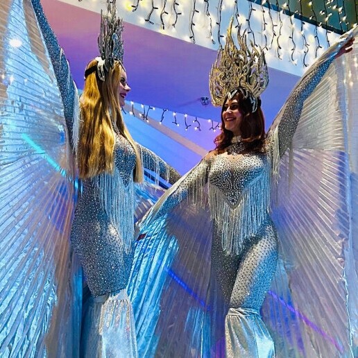 Actor Beesd  (NL) Stilt act - Silver wings