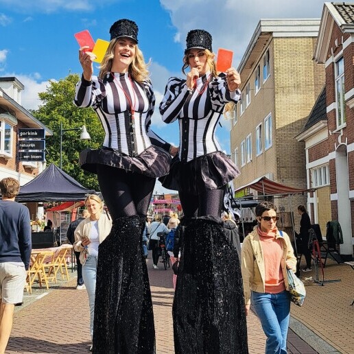 Animatie Beesd  (NL) Stelten act - Scheidsrechters
