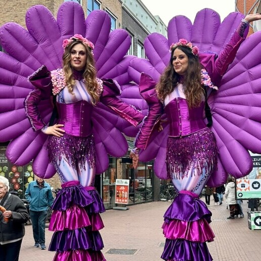 Actor Beesd  (NL) Stilt act - Violet Bloom