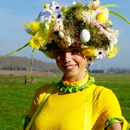 Thematische hostess - Spring in het veld