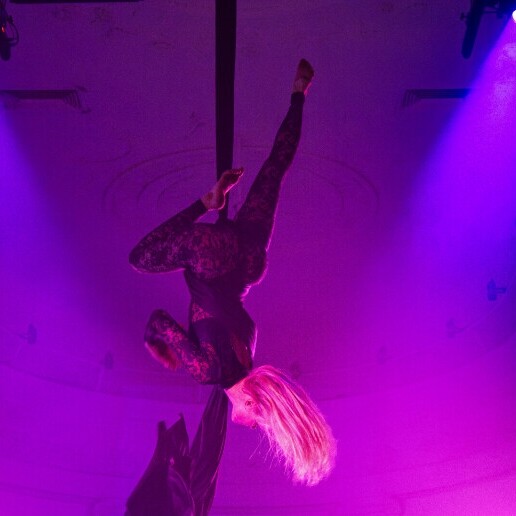 Event show Amsterdam  (NL) Aerial solo act in tissue /silk optreden