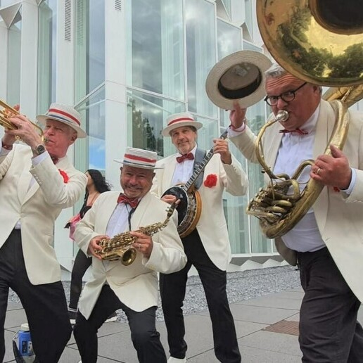 Band Voorburg  (NL) Swinging Dixieland band (walking orchestra)