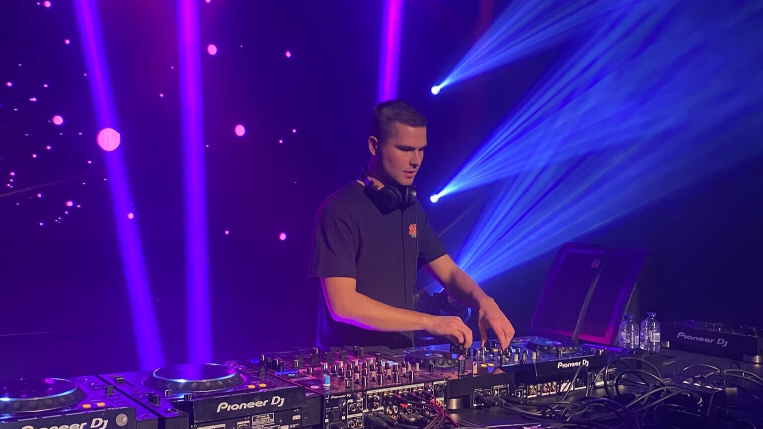 DJ Leandero