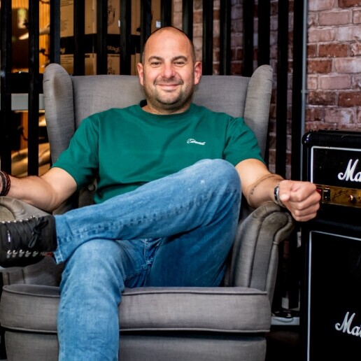 Singer (male) Noordwijk  (Zuid Holland)(NL) Always Party When Berco Has Been!