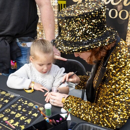 Actor Assen  (NL) ✨Glitter tattoo artist theme outfit
