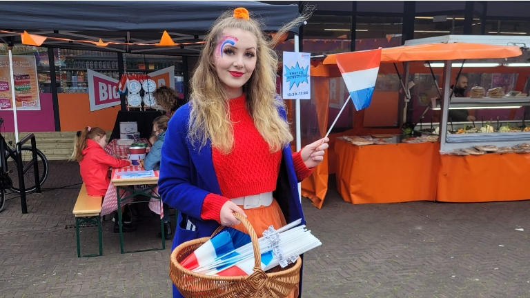 Distribution lady theme Netherlands (King's Day)