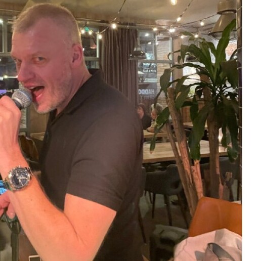 Zanger Amstelhoek  (NL) Zanger Tom Joël - incl. geluid!