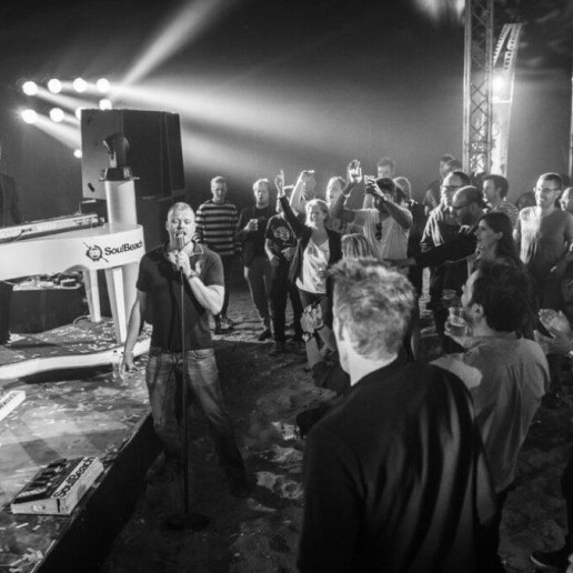 Singer (male) Amstelhoek  (NL) All-round singer Tom Joel -incl sound!