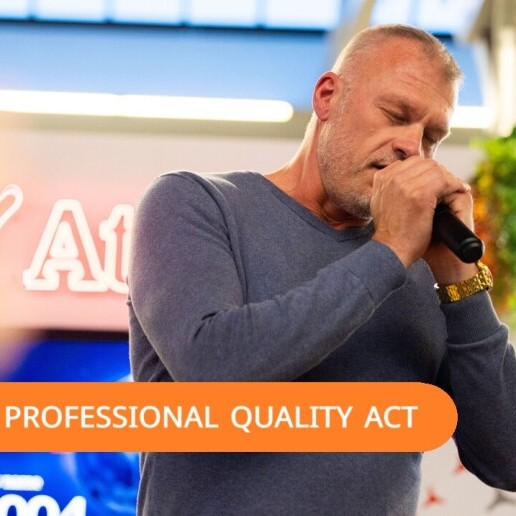 Singer (male) Amstelhoek  (NL) Singer Tom Joel - sound included!