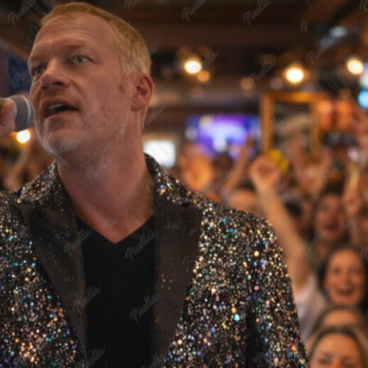 Singer (male) Amstelhoek  (NL) All-round singer Tom Joel -incl sound!