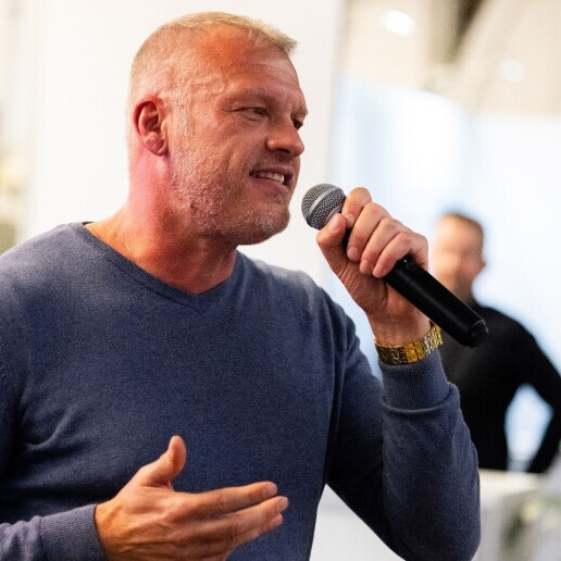 Singer (male) Amstelhoek  (NL) All-round singer Tom Joel -incl sound!