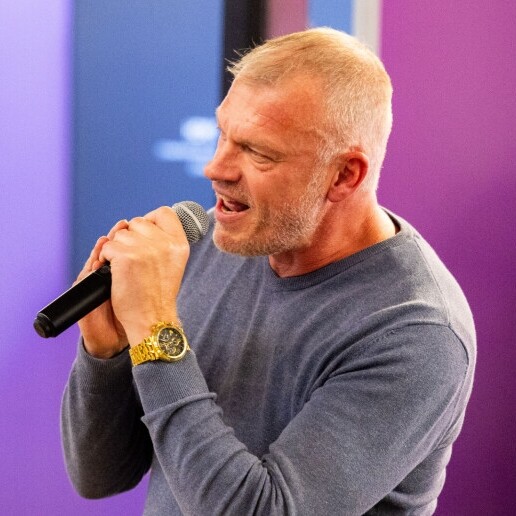 Singer (male) Amstelhoek  (NL) All-round singer Tom Joel -incl sound!