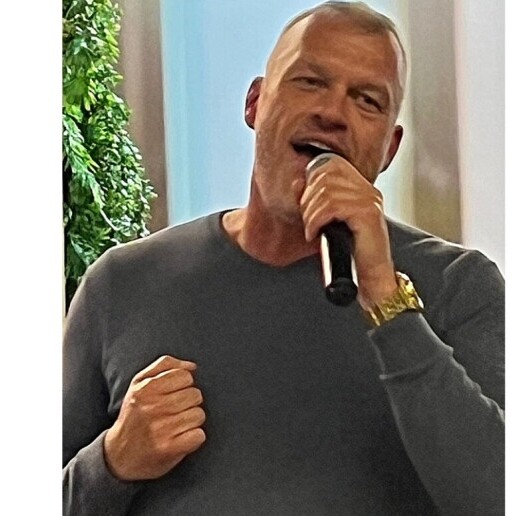 Zanger Amstelhoek  (NL) Tom Joël's Nieuwjaarsshow incl. geluid!!