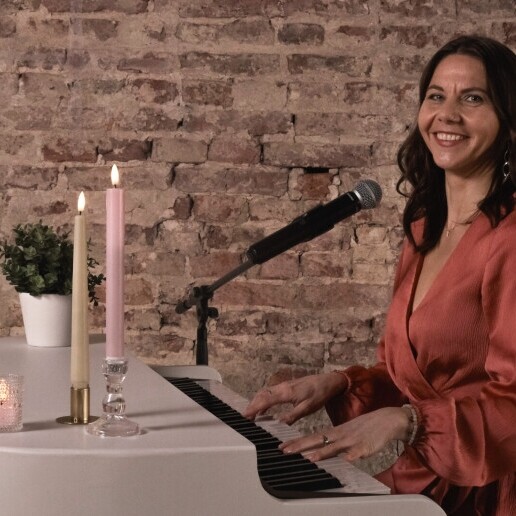 Singer (female) Groningen  (NL) ELSE MERIT | Singer with piano