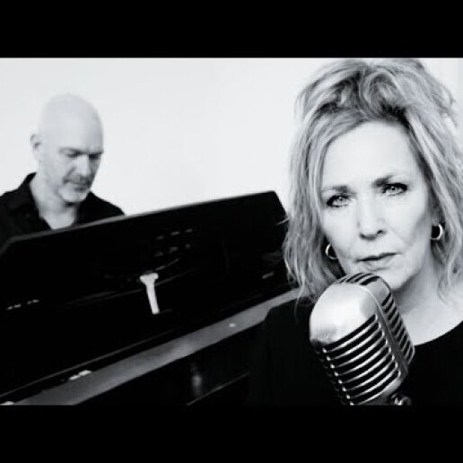 Zangeres Haaften  (NL) EZlivin': (power)ballads