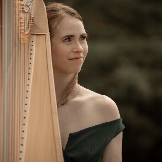 Harpist Sittard  (NL) Harpiste Fenna verlovingen&bruiloften