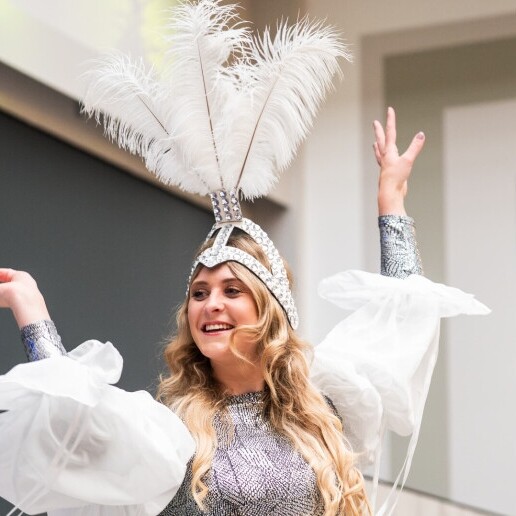 Animatie Amsterdam  (NL) Hostessen act - Steltlopers LED wings