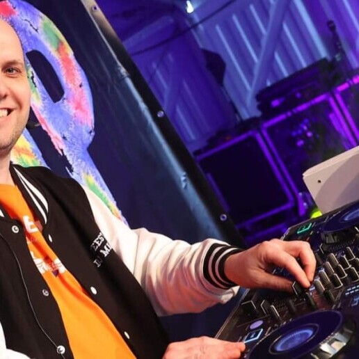 Event show Ewijk  (NL) World Cup soccer music bingo with DJ Mark