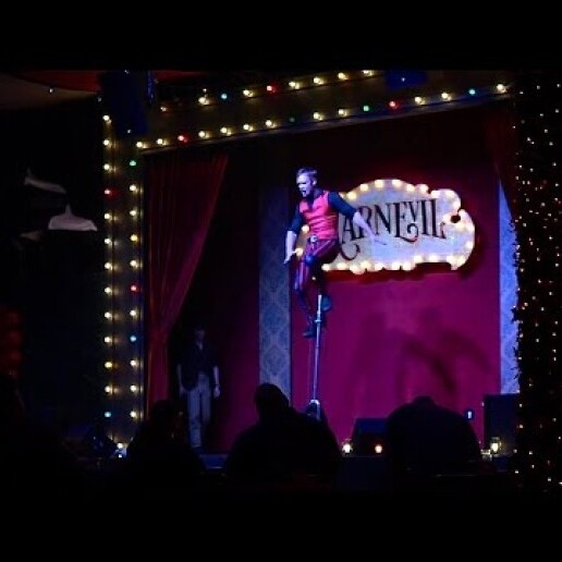 Jongleur Amsterdam  (NL) Komische jongleershow met lange eenwielers