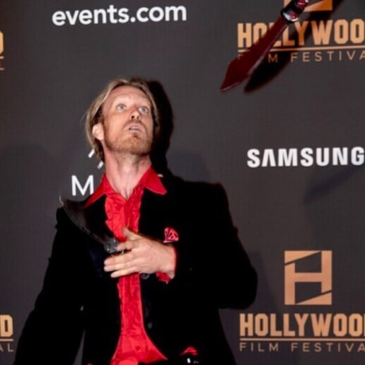 Jongleur Amsterdam  (NL) Strak jongleren & komedie - Compact Circus