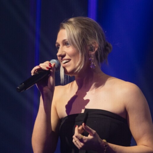 Zangeres Maastricht  (NL) Feestzangeres Emmy Ackermans