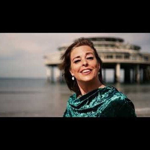 Zangeres Willemstad  (Noord Brabant)(NL) Zangeres cynthia