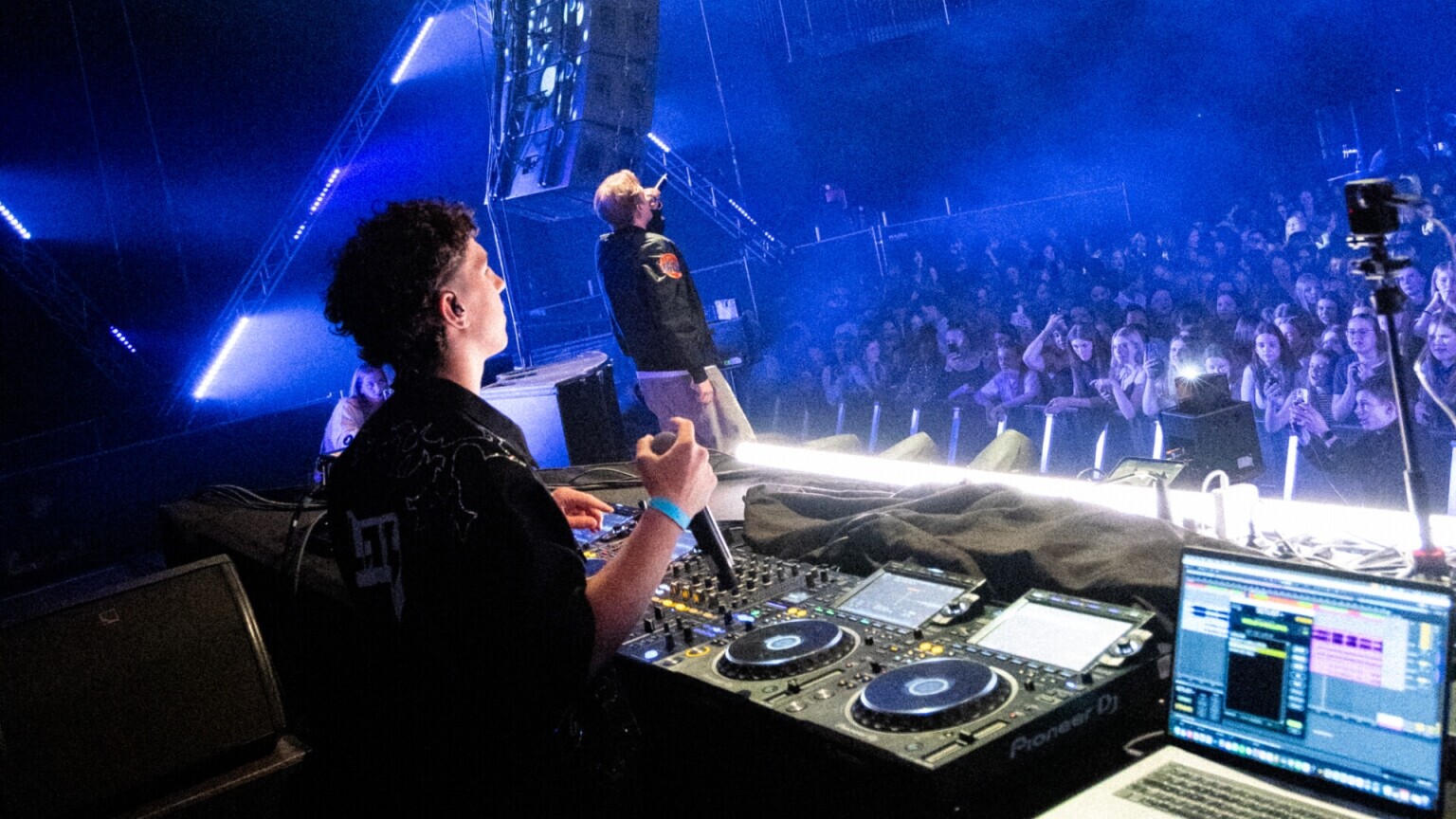LarZ - DJ & Live Music