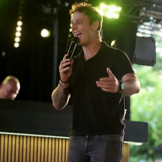 Zanger Someren  (NL) Feestzanger Mitchell Dovens