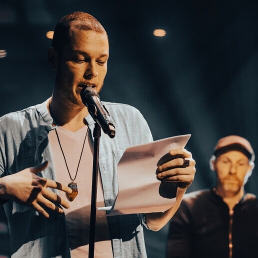 Speaker Vlaardingen  (NL) 'VOOR HET BLOK' (live-dichter)