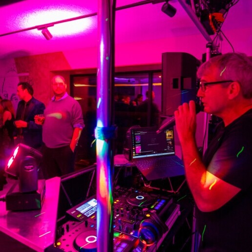 DJ Ingen  (NL) DJ Anton