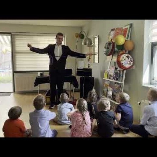 Magician Guttecoven  (NL) Family Show by Magician Glenn