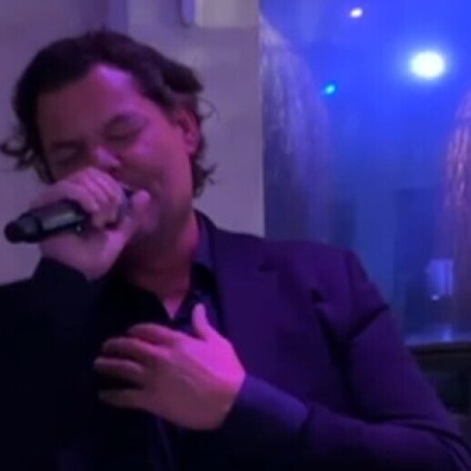 مغنٍ (ذكر) Amstelveen  (NL) Zanger Bas de Koning